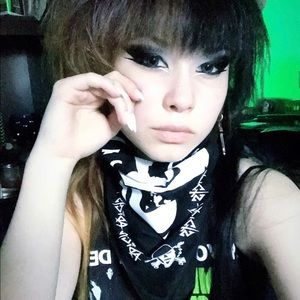 Meet your Posher, Caitlyn